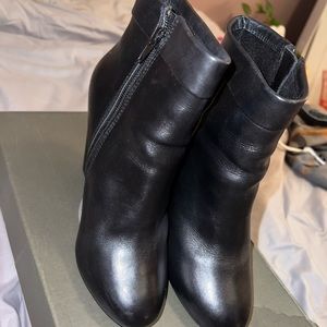Steve Madden Black leather booties